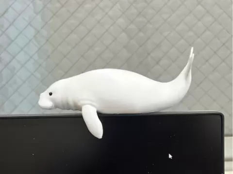 モニターに乗せるステラーカイギュウのフィギュア