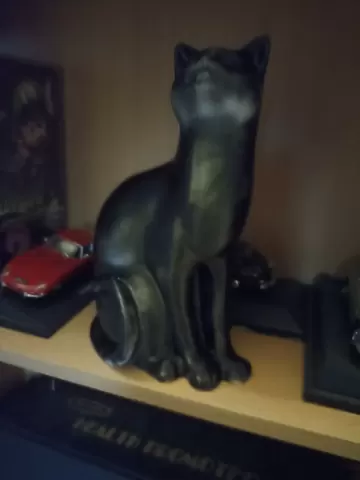 cat statue - darklordtje
