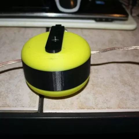 Auto-Rewinding Cord Reel