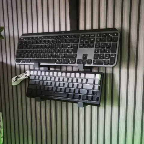Keyboard wall bracket
