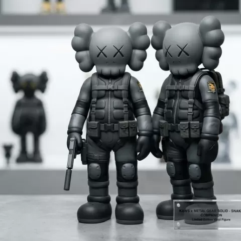 KAWS - METAL GEAR SOLID – Figura Art Toy Estilo Operaciones Especiales (Modelo 3D) URBAN VIBES
