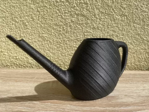 Watering can with stripes