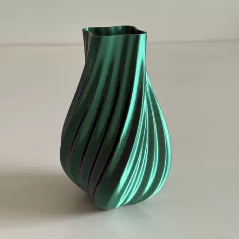 Wavy Vase 05