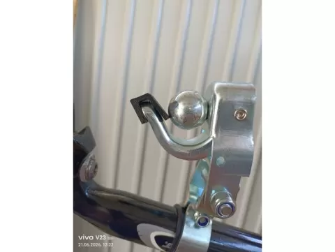 Bump stop for bicycle trailer hitch
