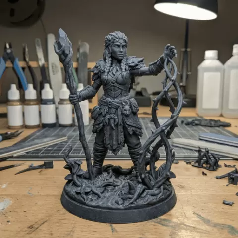 Nature's Wrath - Druid of the Thorns | 32mm Fantasy Spellcaster & RPG Miniature