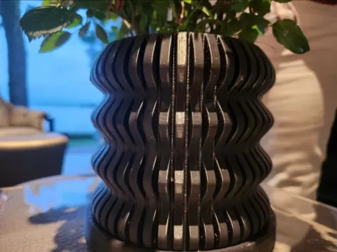 Wavey Pot w/ Plant Plate