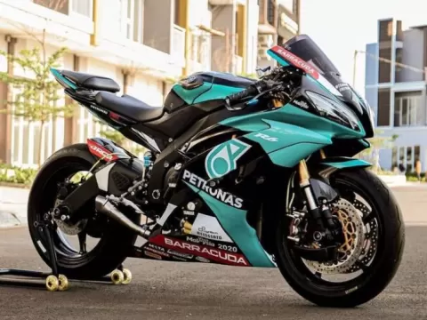 Yamaha R6 RJ15 Serienverkleidung Rennstrecken Set