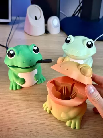 Frog Cable Holder - Holoprops