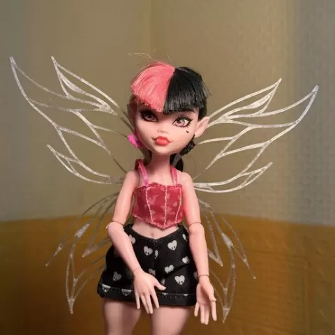 Monster high wings