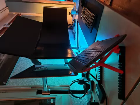 Adjustable laptop stand