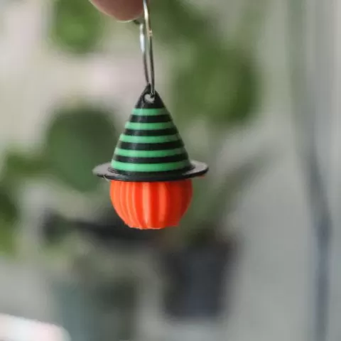Pumpkin with witch hat