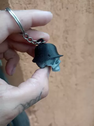 Skull Helmet Keychain ww2 - TREXDETH