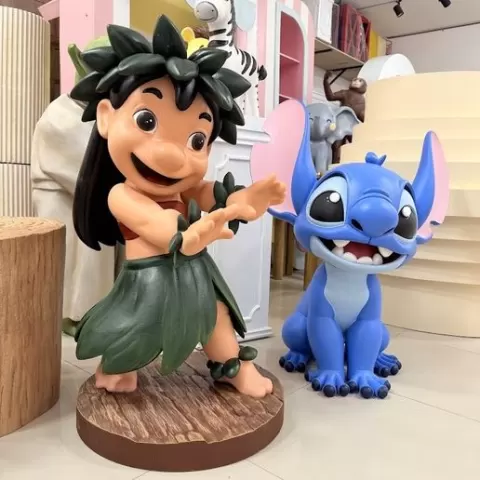 Lilo dancing hula - Lilo dancing hula