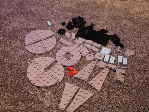 Brick_Millennium_Falcon_300_Percent