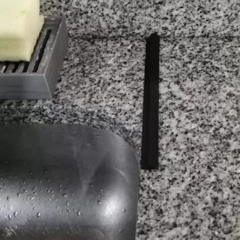 "Dike" for countertop