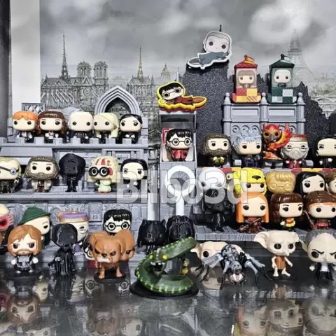 Myrtle Warren the Crybaby Funko DLC Kinder Joy, adapted to the Harry Potter Quidditch collection.