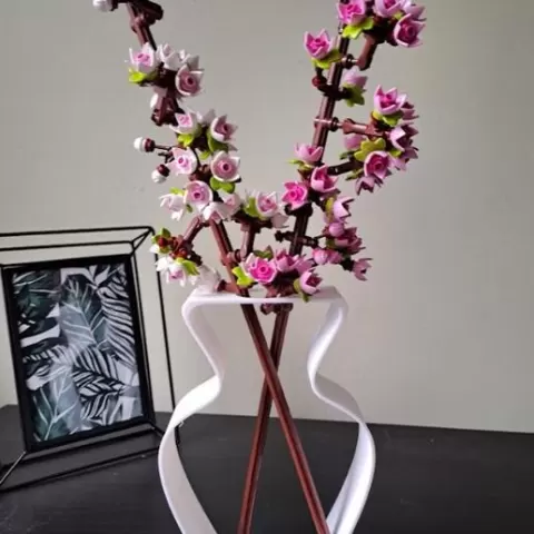 Silhouette vase