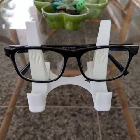 Lens Stand 👓