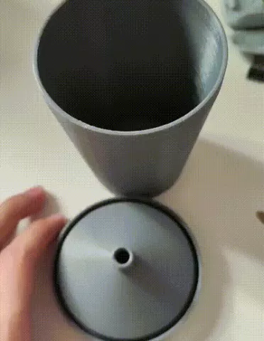 Portable ashtray to take to the beach / cenicero portatil para llevar a la playa