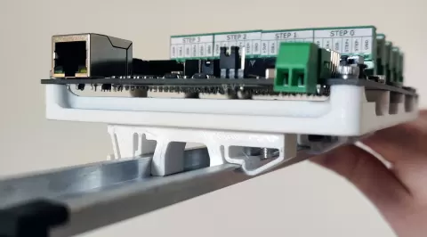 Din rail clip