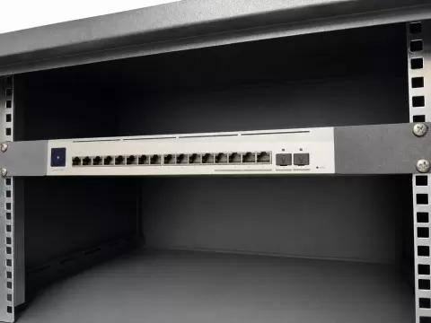 Unifi USW-Pro-Max-16 Rack Mount Simple