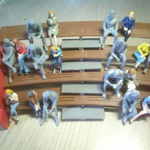9 Figurines Hommes Assis 1/32 - Spectateurs pour Tribunes Slot Car