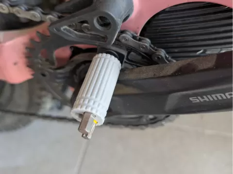 Bit drivetrain/chain cleaning tool for ebikes