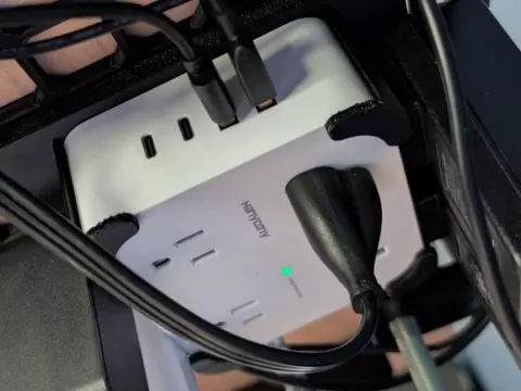 HANYCONY "Square" surge protector openGrid Mount