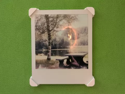 Polaroid magnetic frame