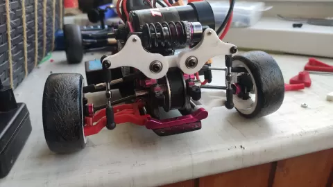 Rear mono shock absorber for the Sakura 5.