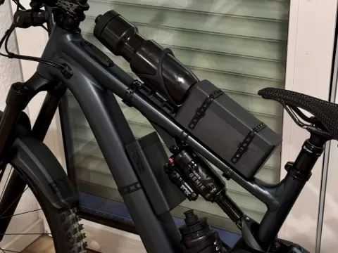 Specialized Levo SL– Box mit Flaschenhalter