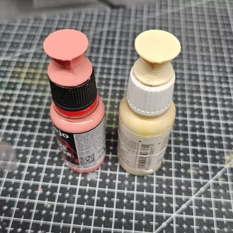 Vallejo 18ml & 17ml bottle cap swatch