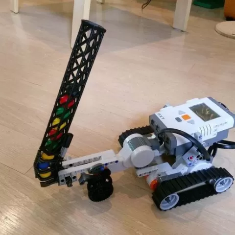 Extended ball chute for Lego Mindstorms
