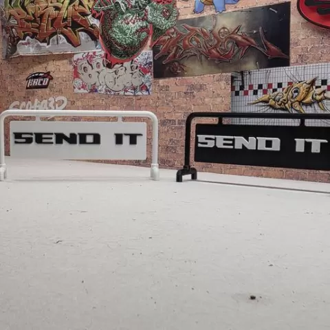 1/10 SEND IT TRACK FLAGS/BARRIER