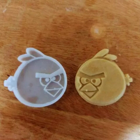 ANGRY BIRD COOKIE MOULD / CUTTER