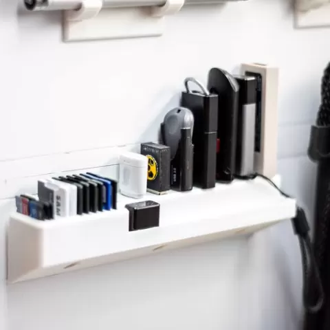 USB and SD card holder (plain + wall mountable variants)