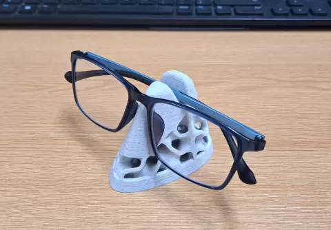 Glasses Stand (Gyriod Lattice Structure)