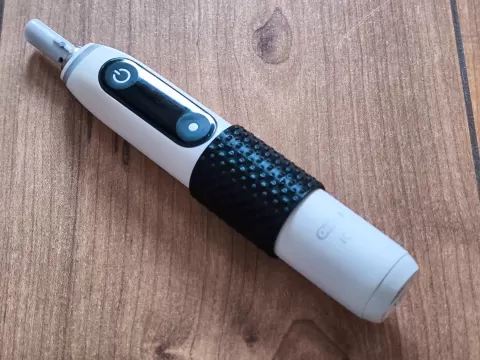 Oral-B iO grip sleeve