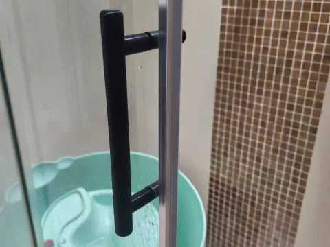 Maniglia box doccia 140mm interforo