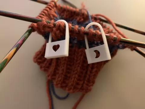 Lockable Stitch Marker