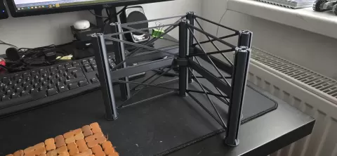 Round beam modular construction set