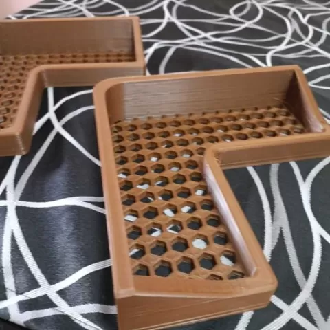 Corner bathroom shelf