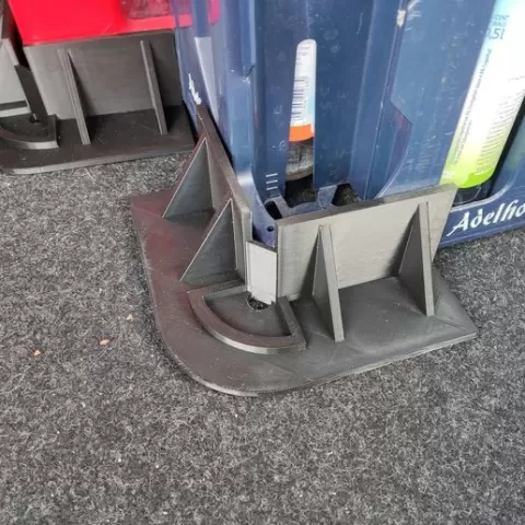 Cargo trunk fixing element