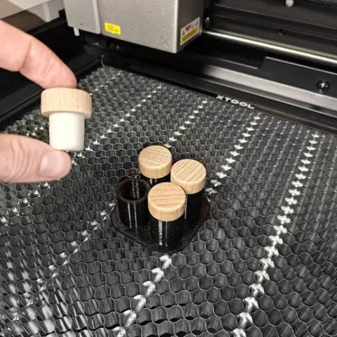 Laser-engraving template for 4 wooden stoppers, 19mm or 20mm, compatible with Xtool M1, M1 Ultra, P2S, F1,...