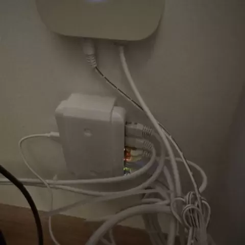 UBIQUITI 5 PORT SWITCH STAND/BRACKET