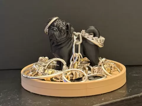 Pug ring holder