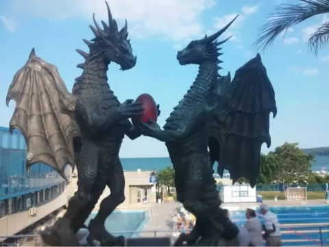 Влюбените дракони“