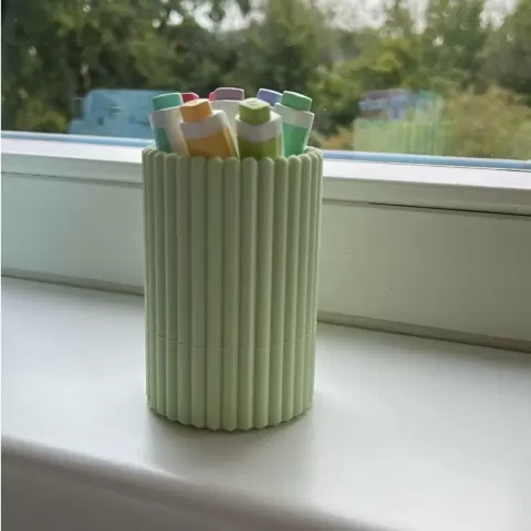 Pen holder modern