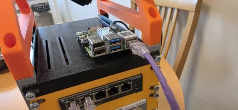 6-Inch Rack Top-Mounted Raspberry Pi Holder