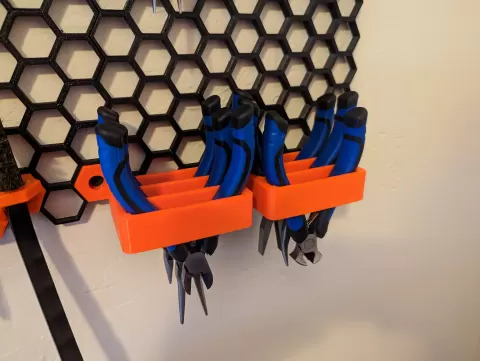 Honeycomb wall parametric pliers holder